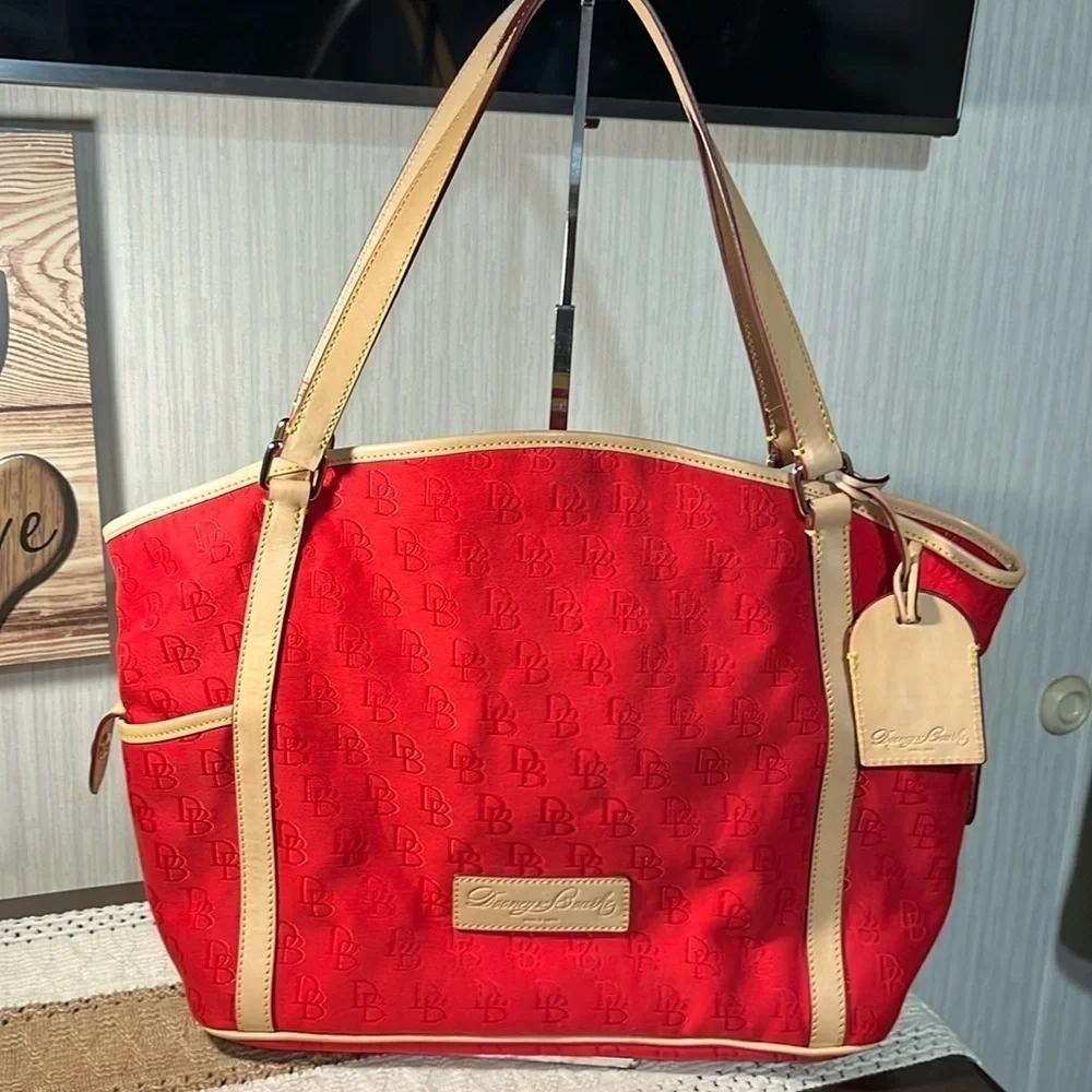DOONEY AND BOURKE RED CANVAS LEATHER STRAP XL LOGO TOTE TRAVEL SHOULDER BAG NWOT - Picture 1 of 11